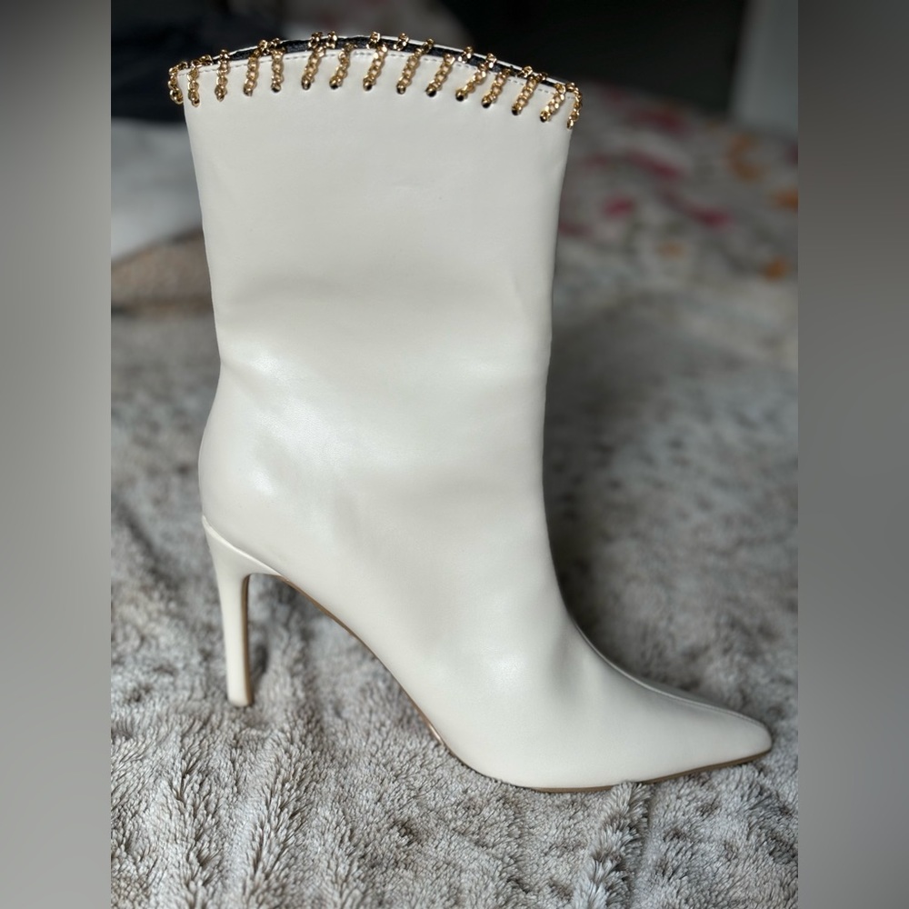 New in box. Fashion nova!